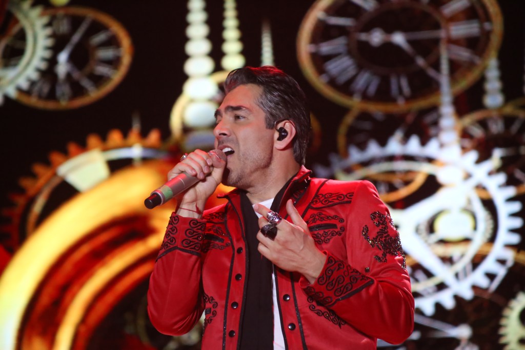 Recibe Amor Omar Chaparro en el Teatro del&nbsp;Pueblo