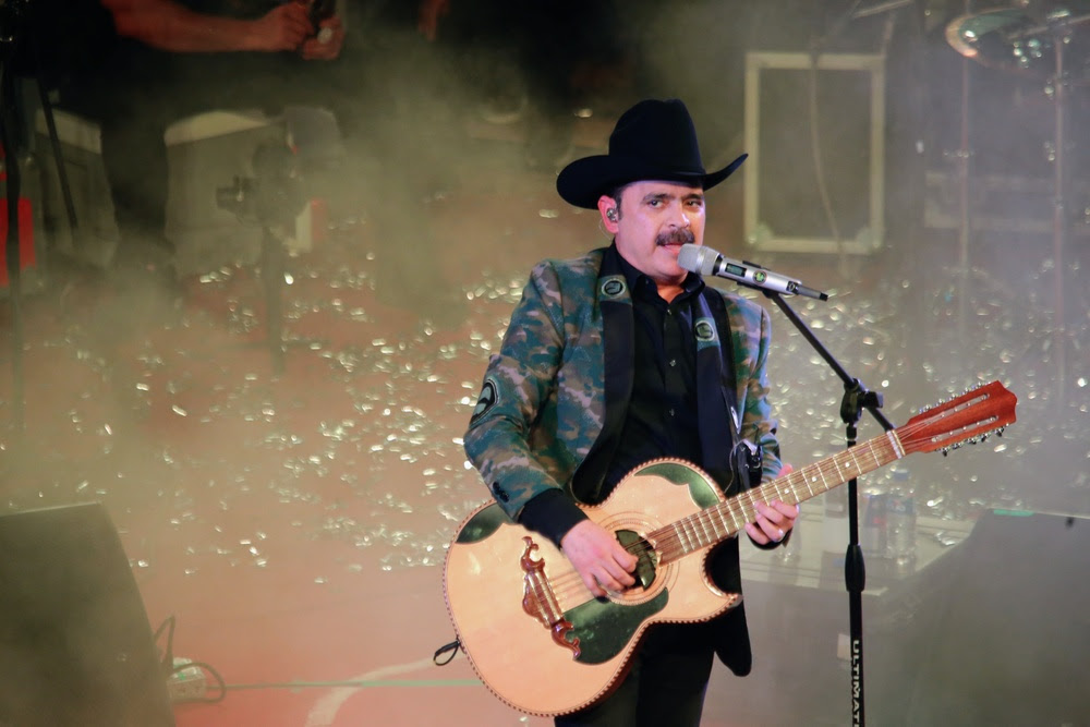 Prenden Tucanes el Palenque de la Feria de Santa&nbsp;Rita