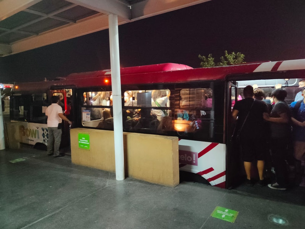 Bowí da servicio mientras siga llegando&nbsp;gente